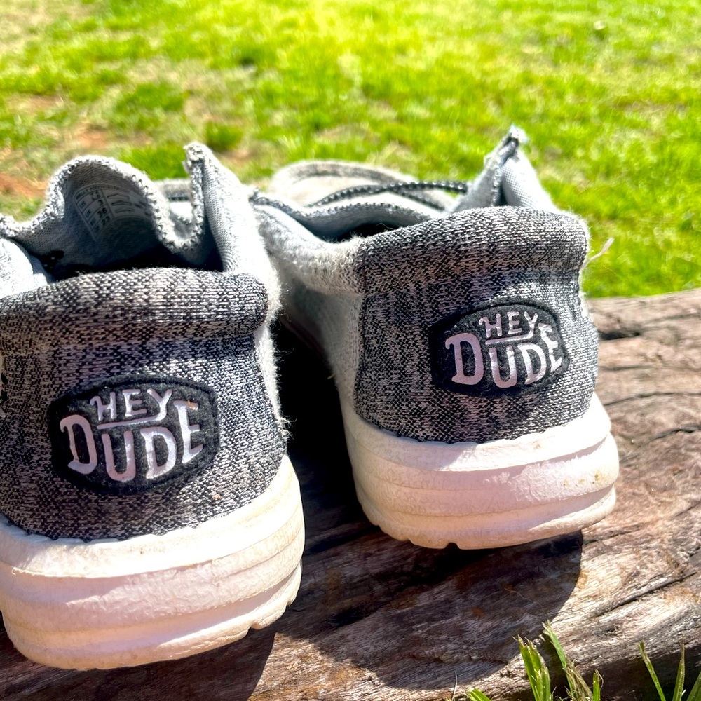 Grey hey dudes